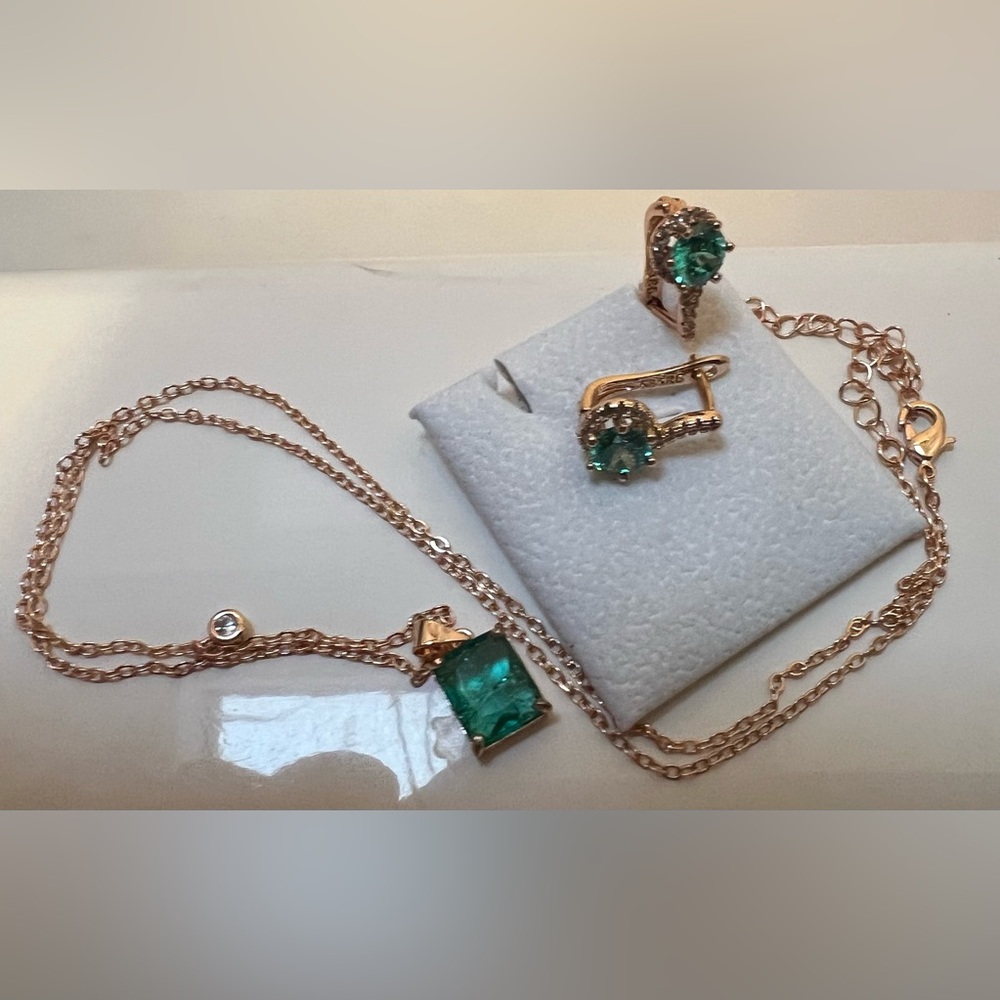Breathtaking pariba tourmaline necklace and earrings ❣️😍🤩